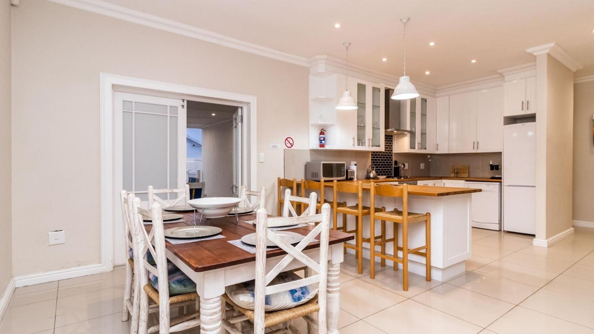 147 Abalone-inn * Hermanus